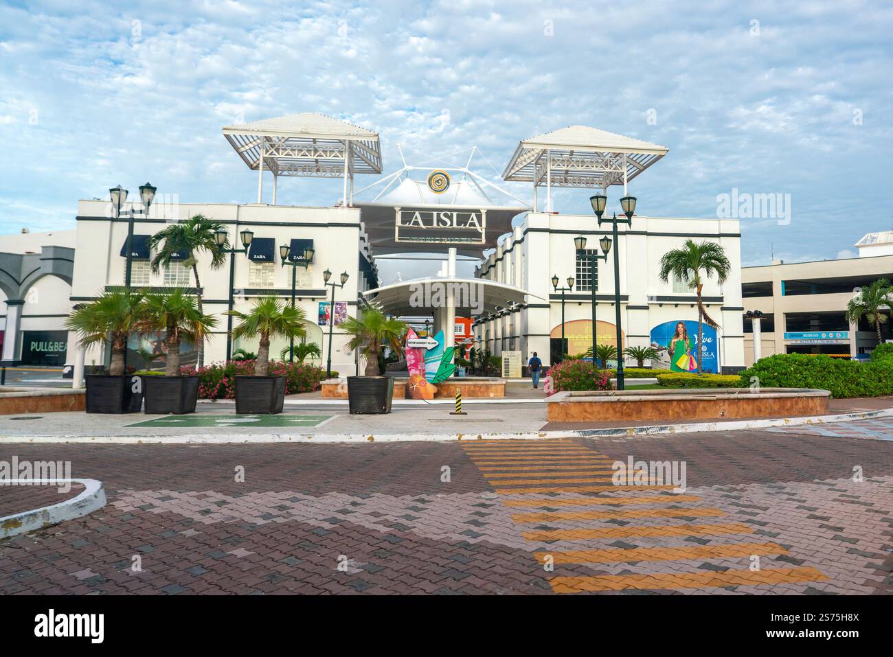 La Isla Shopping Village cover photo