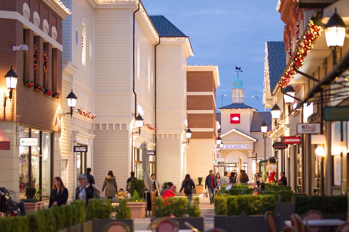 Mc Arthur Glen Designer Outlet Vancouver Airport cover photo