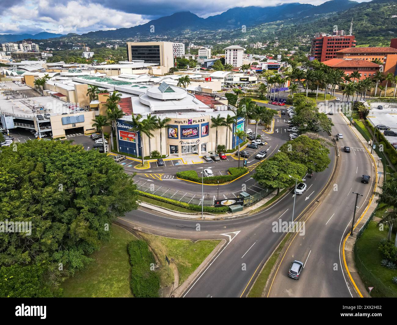 Avenida Escazú cover photo