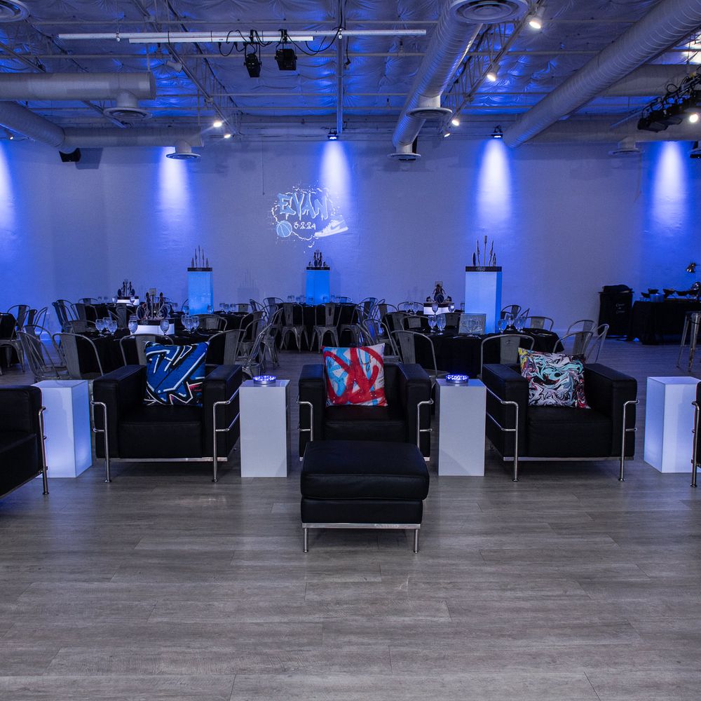 PARTY ROOM