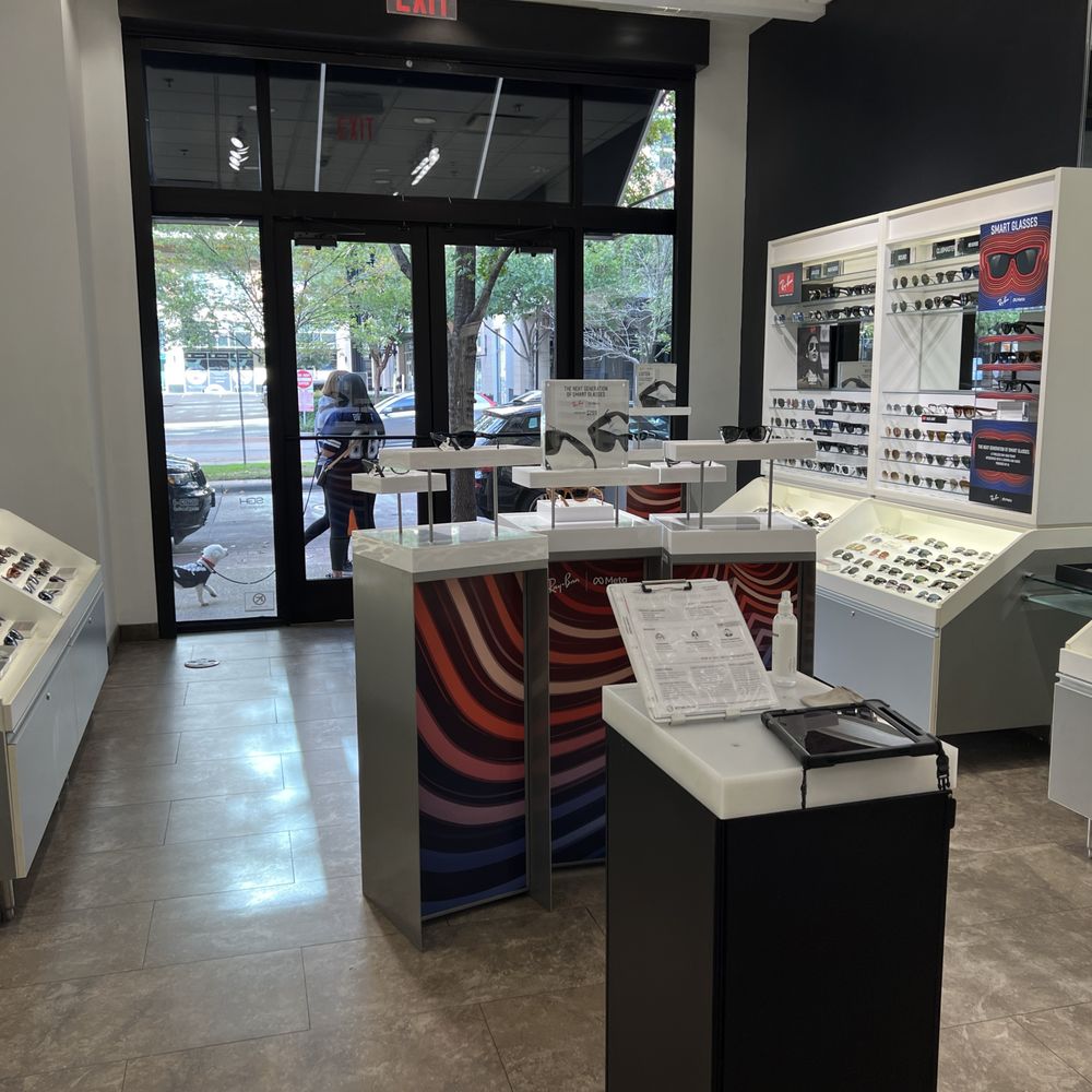 SUNGLASS HUT